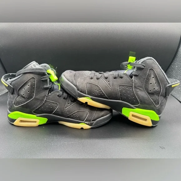 Jordan Black and Green Sneakers with Air Unit and Perforated Panels - Picture 7 of 14